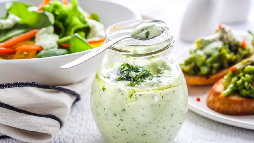 Рецепт сырного соуса с зеленью