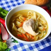 Куриный бульон с лапшой