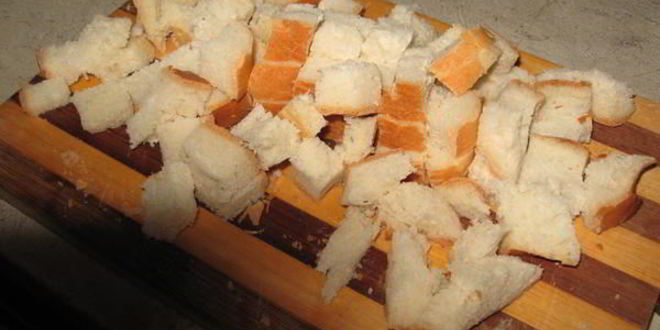 Рецепт куриного бульона с сухариками по-быстренькому