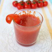 Томатно-вишневый гаспачо в стаканах