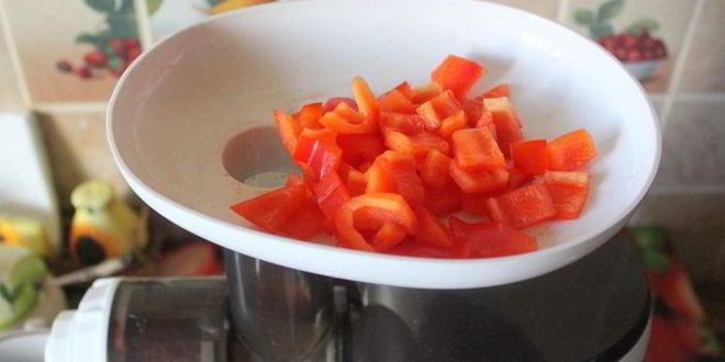 Рецепт томатна-вишневого гаспачо в стаканах