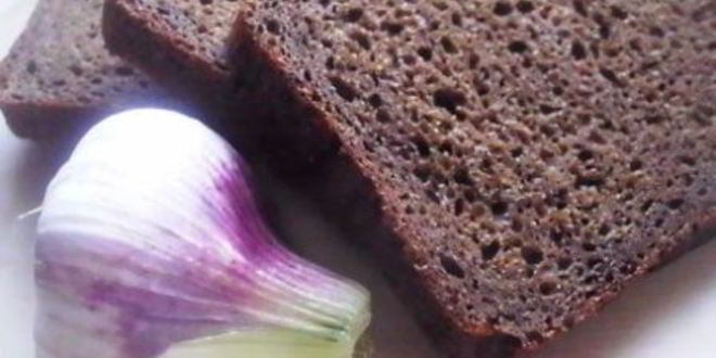 Рецепт легкого горохового супа с чесночными гренками