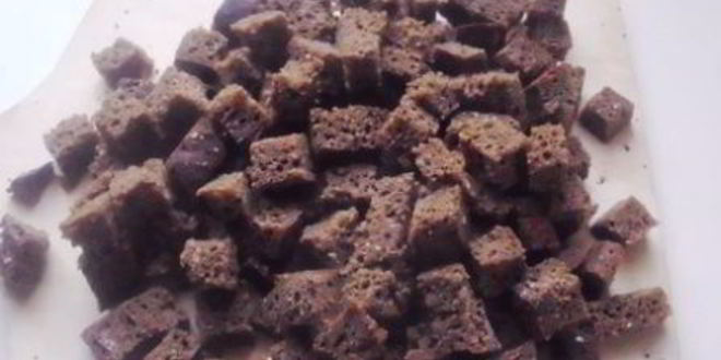 Рецепт легкого горохового супа с чесночными гренками