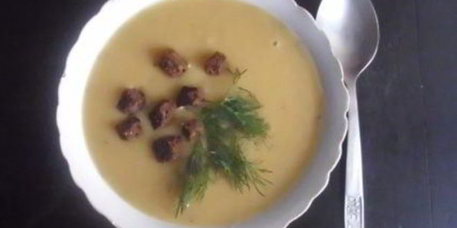 Рецепт легкого горохового супа с чесночными гренками