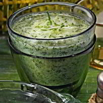 Рецепт Холодного супа из огурцов с копченой салакой