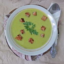 Рецепт Крема-супа с зеленым горошком и сухариками
