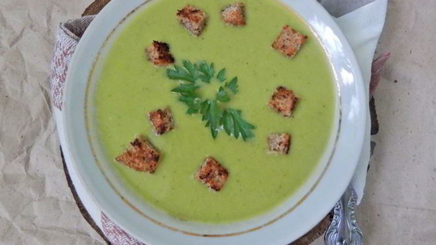 Рецепт крема-супа с зеленым горошком и сухариками