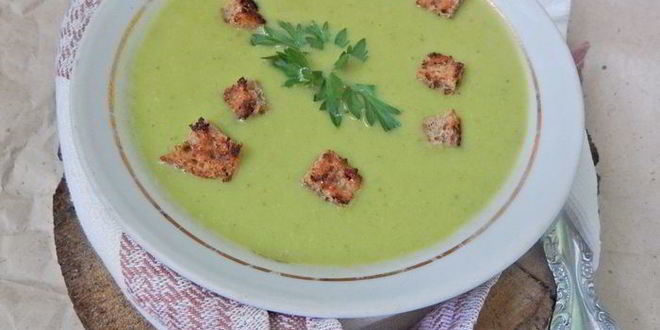 Рецепт крема-супа с зеленым горошком и сухариками