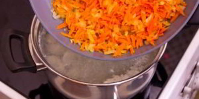 Рецепт куриного супа с яичными блинчиками