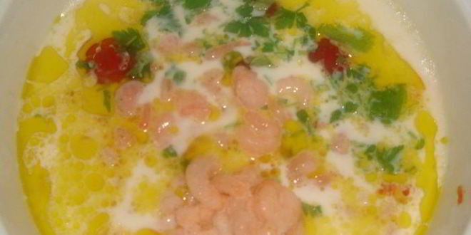 Рецепт молочного супа по-тайски с курочкой, креветками и помидорчиками черри