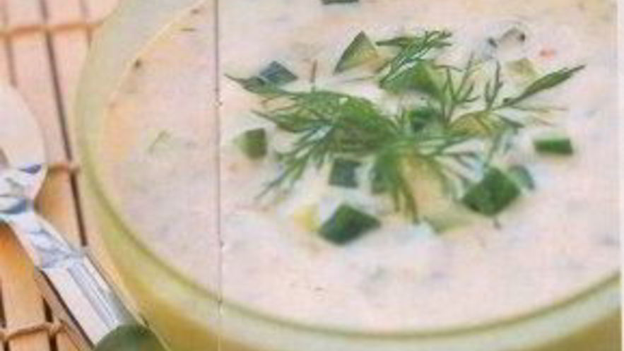 Рецепт молочного супа с йогуртом, огурцом и укропом