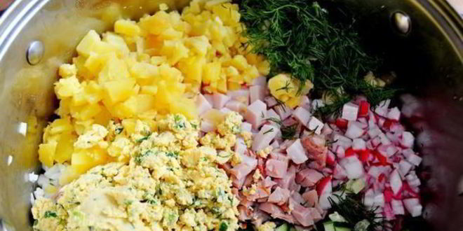 Рецепт окрошки сборной мясной в ледяной чаше