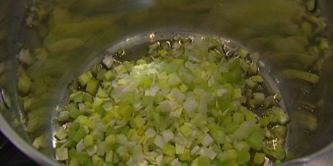 Рецепт овощного итальянского супа с песто