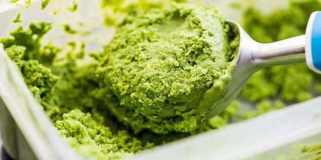 Рецепт овощного крема-супа с мороженым из шпината и сметаны