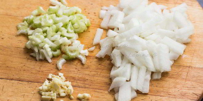 Рецепт овощного крема-супа с мороженым из шпината и сметаны