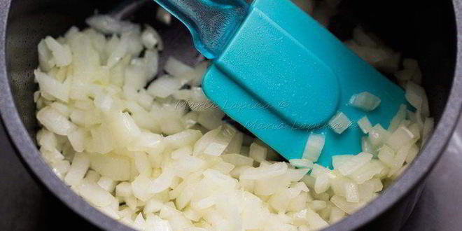 Рецепт овощного крема-супа с мороженым из шпината и сметаны