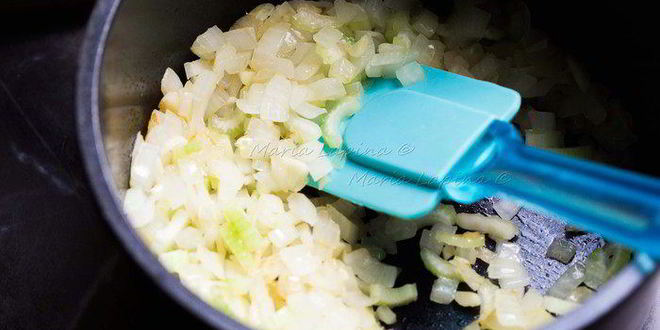 Рецепт овощного крема-супа с мороженым из шпината и сметаны