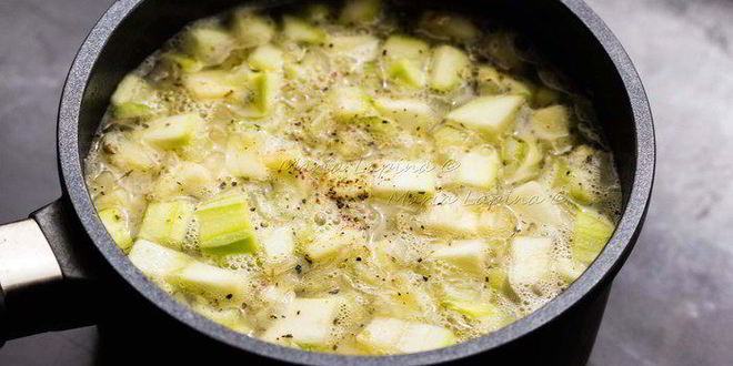 Рецепт овощного крема-супа с мороженым из шпината и сметаны