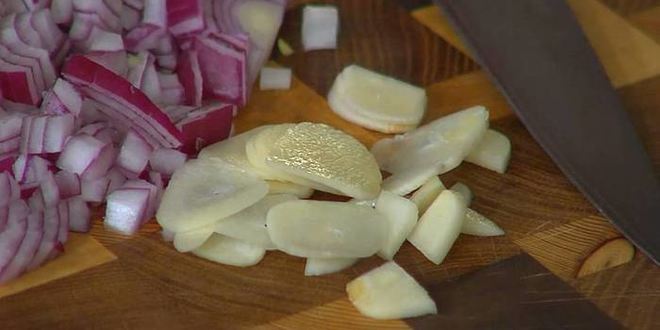 Рецепт чечевичной похлебки с капустой кале, свеклой и помидорами