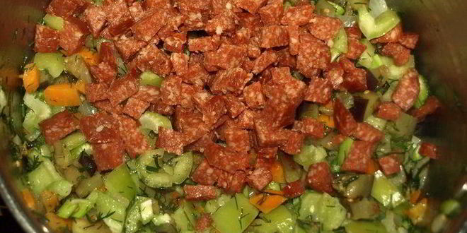 Рецепт чечевичной похлебки с овощами и пепперони