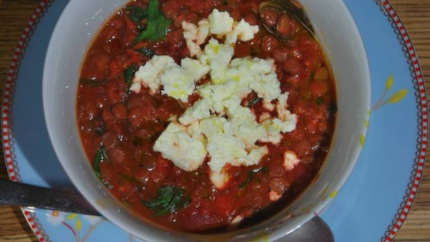 Рецепт чечевичной похлебки со свеклой и шпинатом