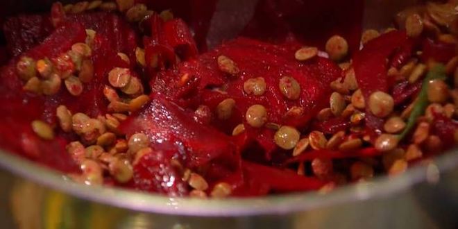 Рецепт чечевичной похлебки со свеклой и шпинатом