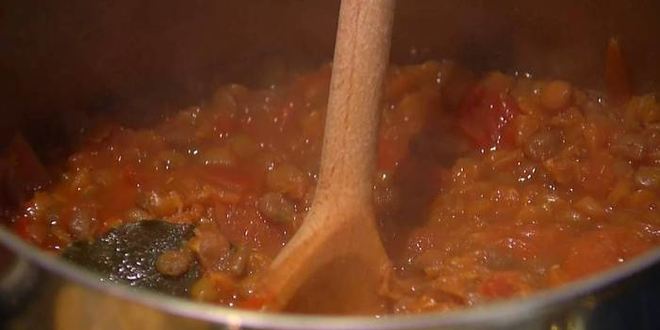 Рецепт чечевичной похлебки со свеклой и шпинатом