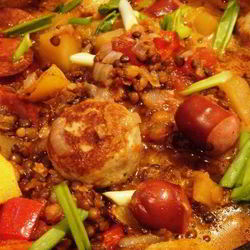 Рецепт Густой тыквенной похлебки с чечевицей, тефтелями и копчеными колбасками