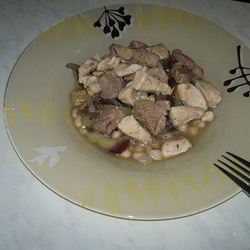 Рецепт Похлебки из белой фасоли с бедром индейки и куриной грудкой, тушеный перец и красный лук