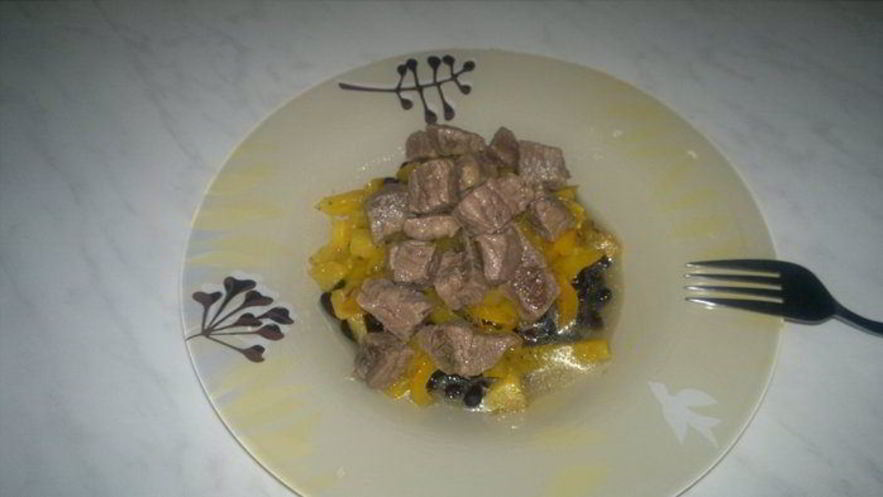 Рецепт похлебки из черных бобов и говядины и сладкий тропический чатни