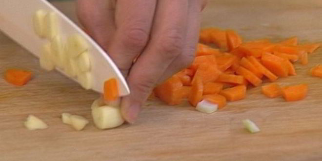 Рецепт пряной чечевичной похлебки с миндалем