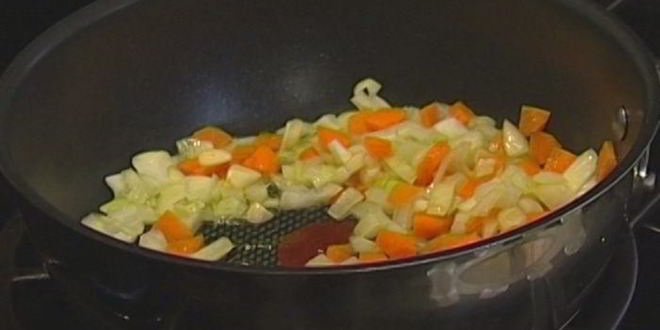 Рецепт пряной чечевичной похлебки с миндалем