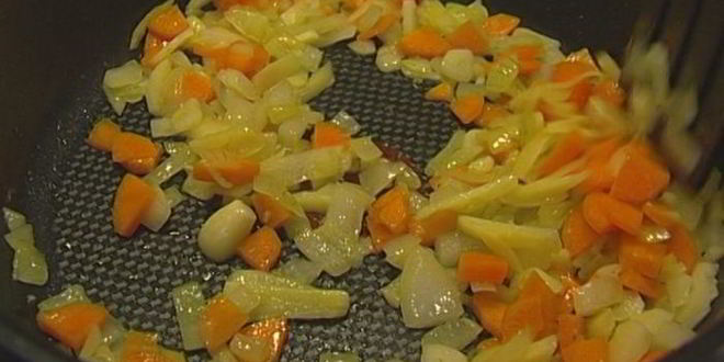 Рецепт пряной чечевичной похлебки с миндалем