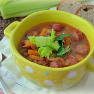 Рецепт Согревающей чечевичной похлебки с копчеными сосисками