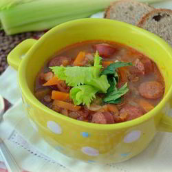 Рецепт Согревающей чечевичной похлебки с копчеными сосисками