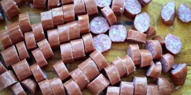 Рецепт согревающей чечевичной похлебки с копчеными сосисками