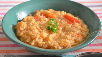 Рецепт Томатного супа-похлебки с кускусом, сладким перцем и острым чили