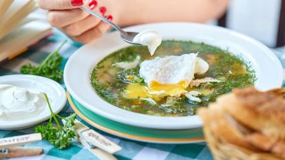 Рецепт Зеленых щей с яйцом-пашот