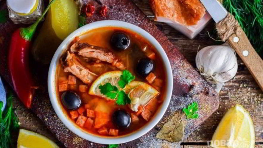 Рецепт солянки с колбасой и маслинами