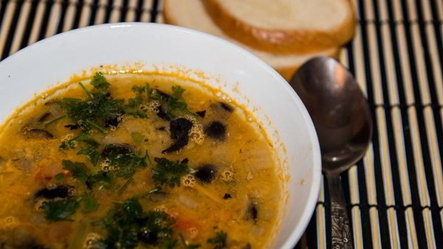 Рецепт супа из чечевицы с оливками