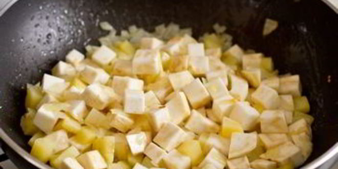 Рецепт супа-пюре из корневого сельдерея с голубым сыром