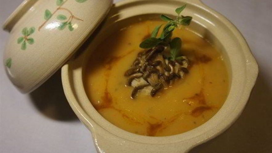 Рецепт тыквенного супа-пюре с вешенками и майораном