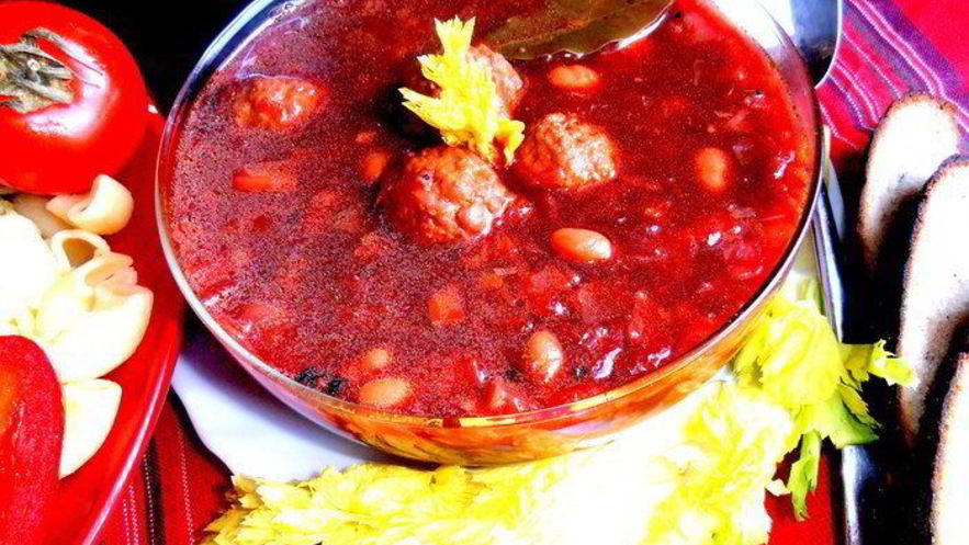 Рецепт латвийского свекольника с фрикадельками