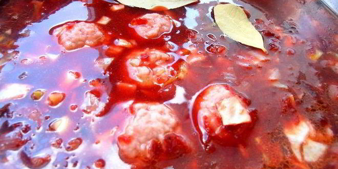 Рецепт латвийского свекольника с фрикадельками