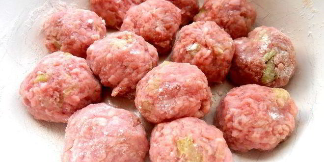 Рецепт латвийского свекольника с фрикадельками