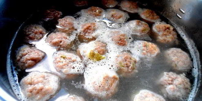 Рецепт латвийского свекольника с фрикадельками