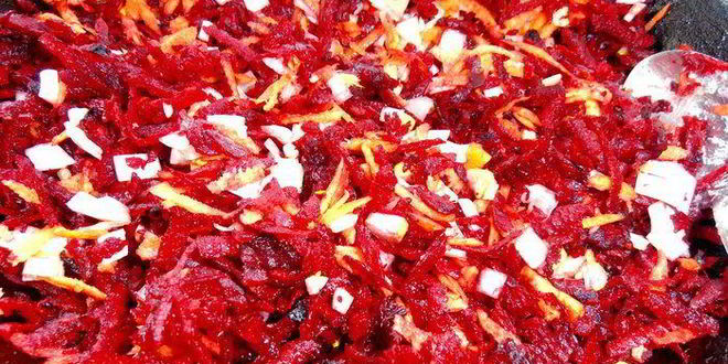 Рецепт латвийского свекольника с фрикадельками