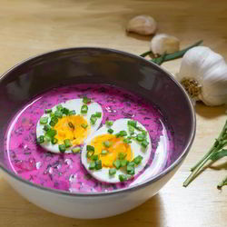 Рецепт Свекольника на кефире с ветчиной, редисом и горчицей