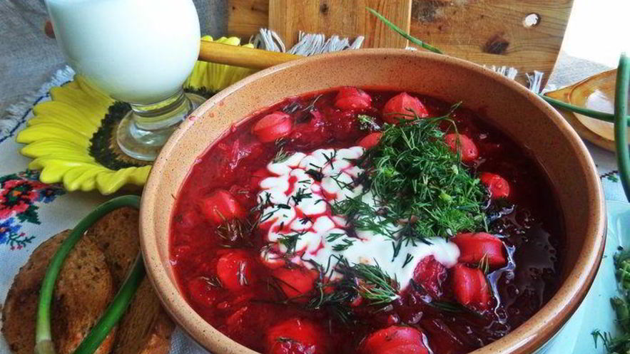 Рецепт свекольника с сосисками