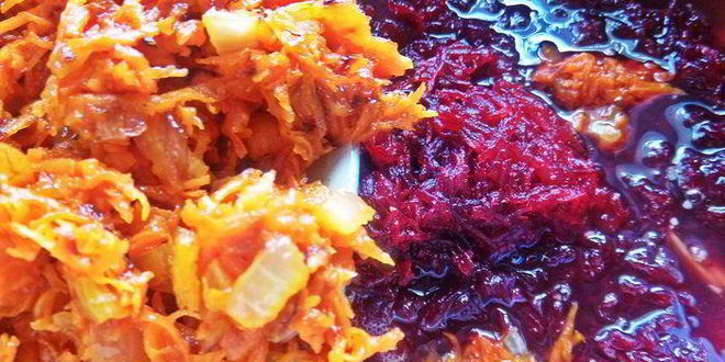 Рецепт свекольника с сосисками